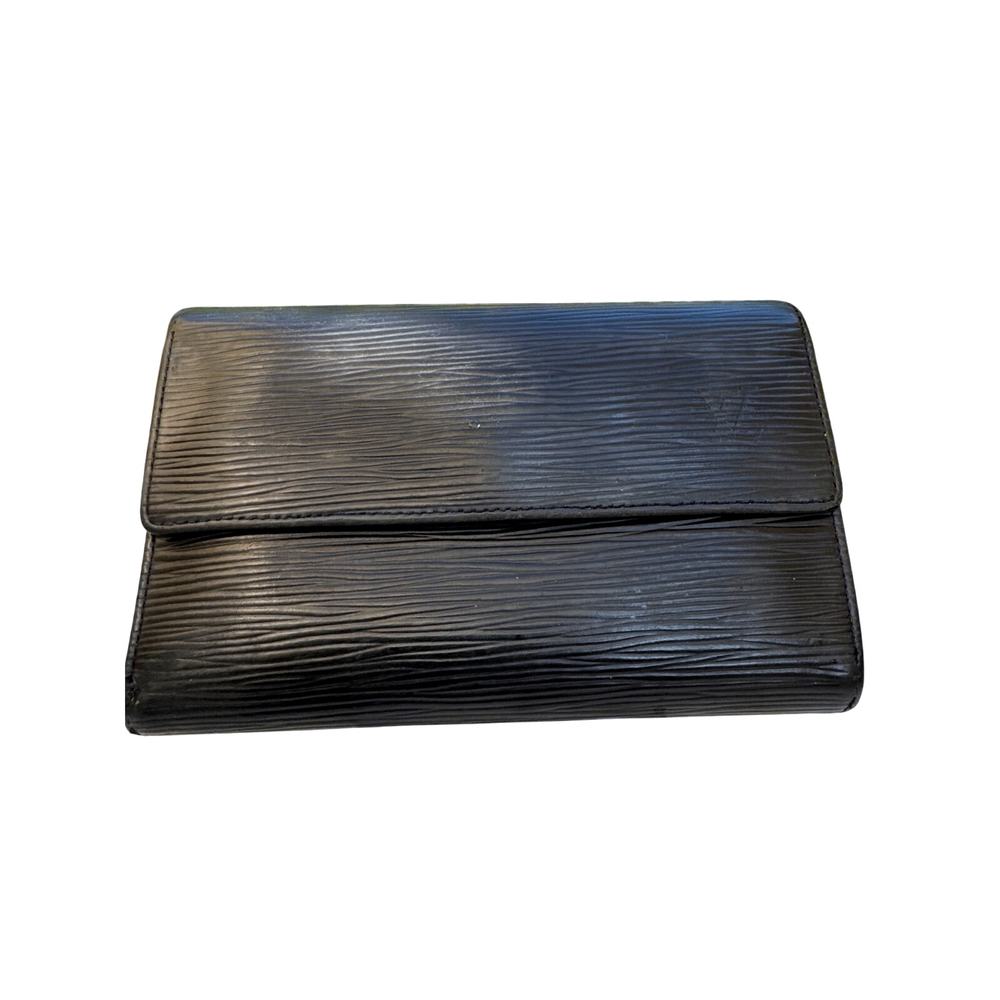 Louis Vuitton Luxury Accessory – Comes with LV Dustbag